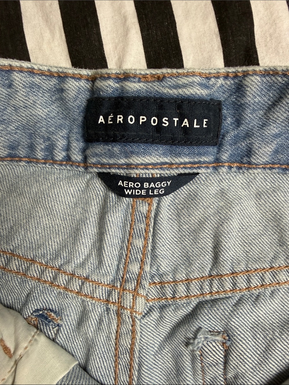 Aeropostale Light Wash Wide Leg Jeans - Pale Blue - Picture 3 of 4